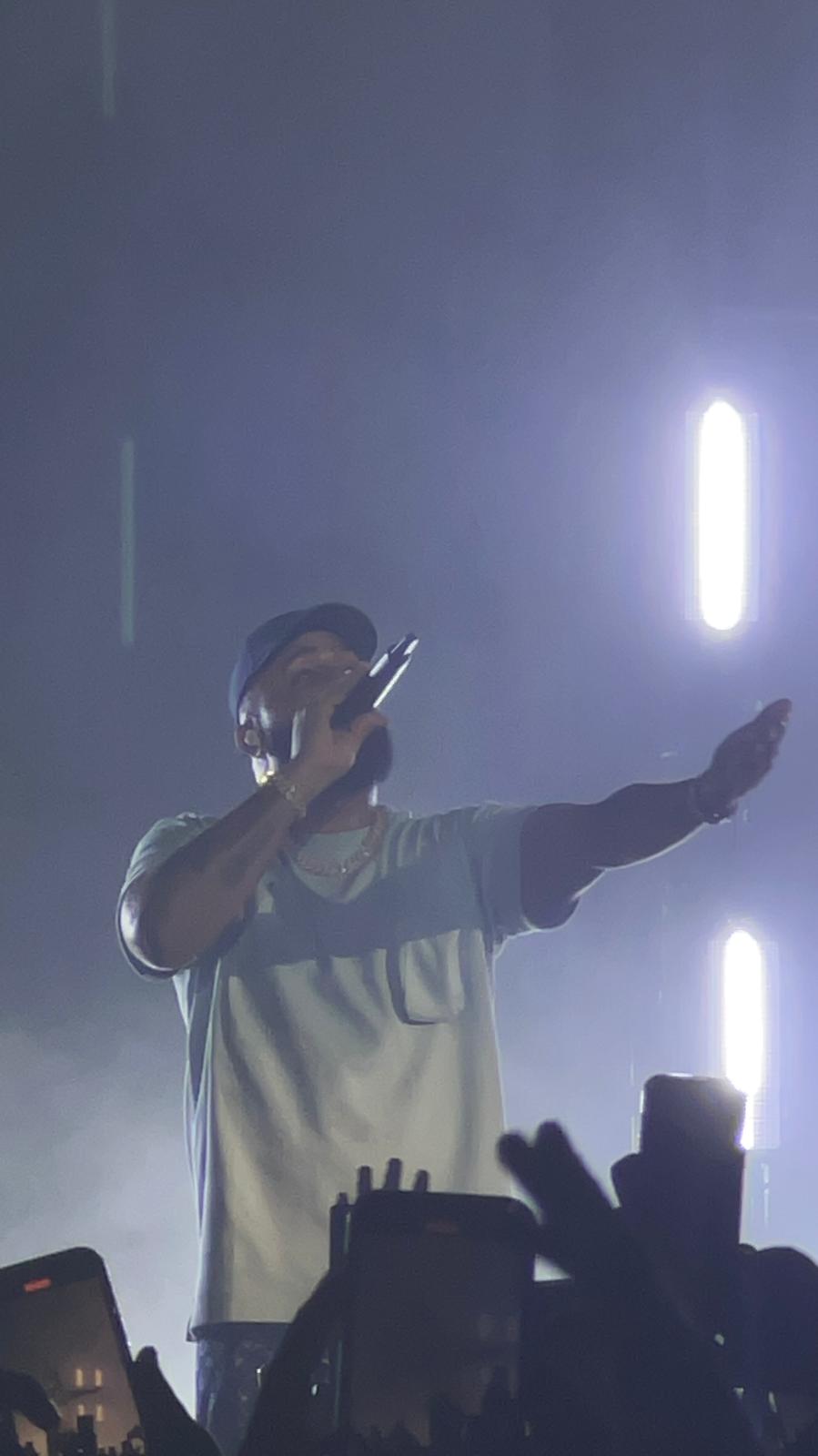 Eladio Carrion live